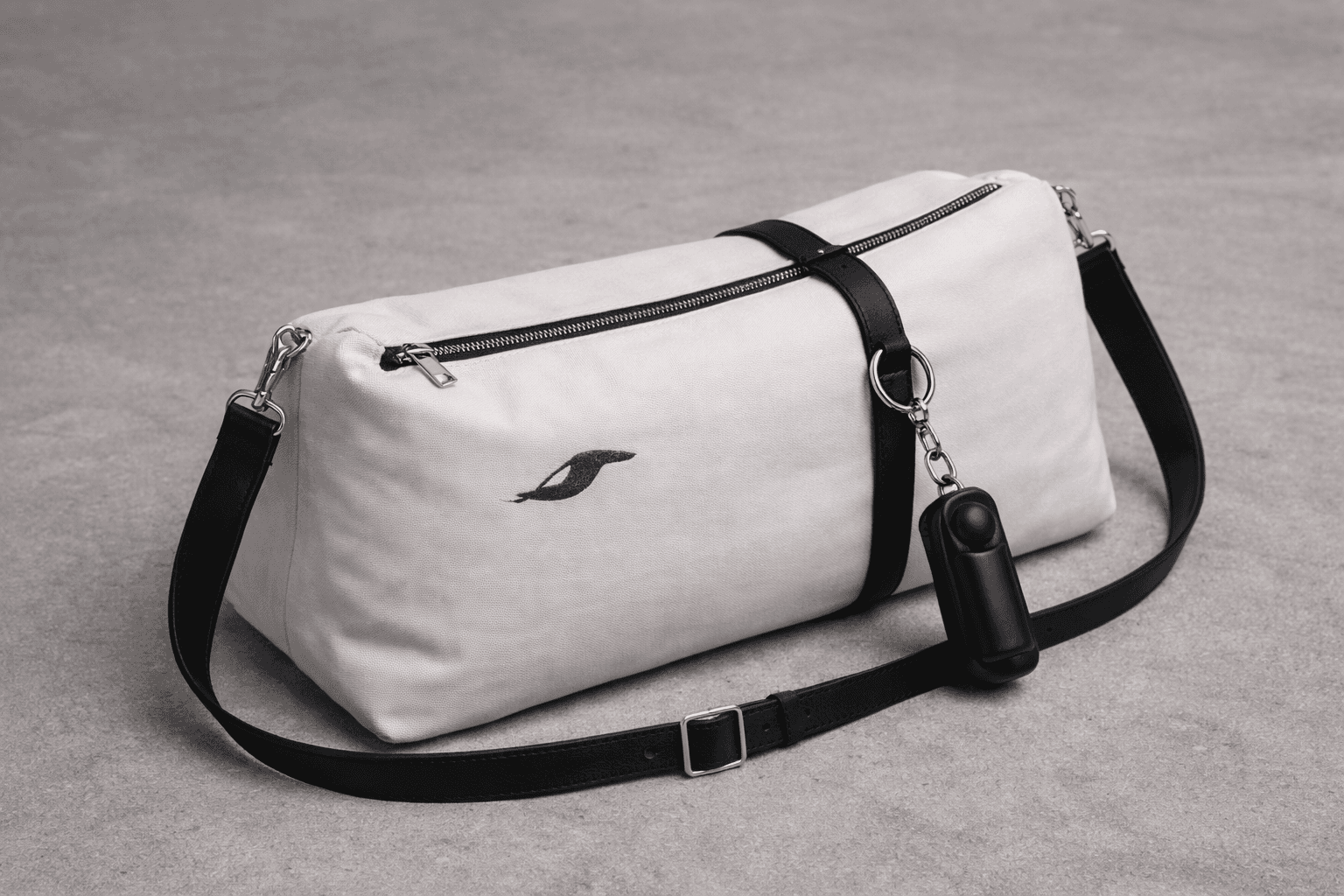 Minimal Duffel – Canvas & Leather